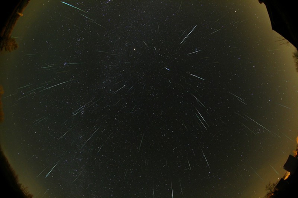 Geminid meteors, clearly showing the position of the radiant

CREDIT
Berkó Ernő 